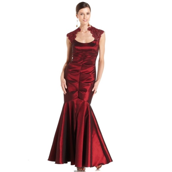 Xscape Dresses & Skirts - Xscape Garnet Formal Mermaid Dress with Queen Ann Neckline-Like New-True to Size